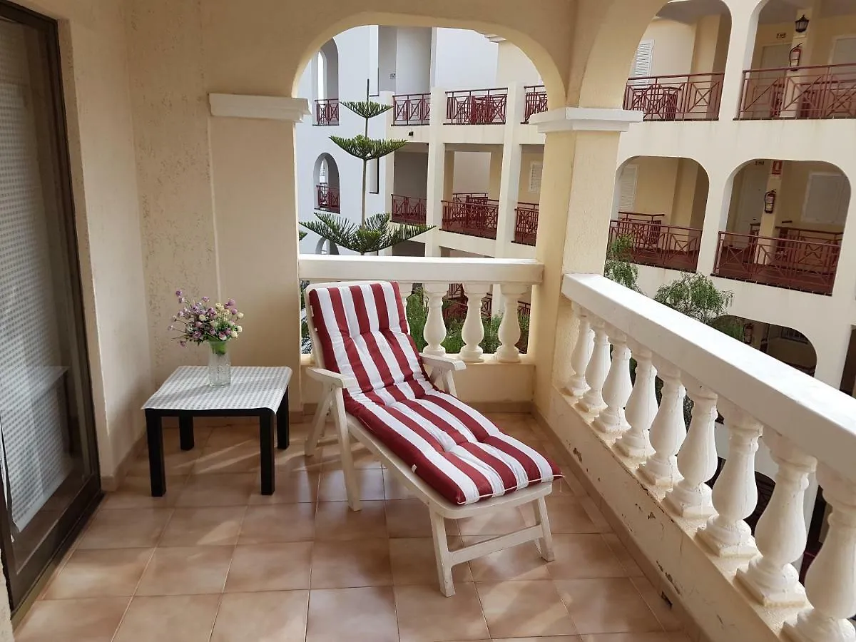 Castle Harbour With Heated Pool, Only 700 Meters To The Beach, Wifi, Balcony Apartment Arona  0*, Arona (Tenerife)